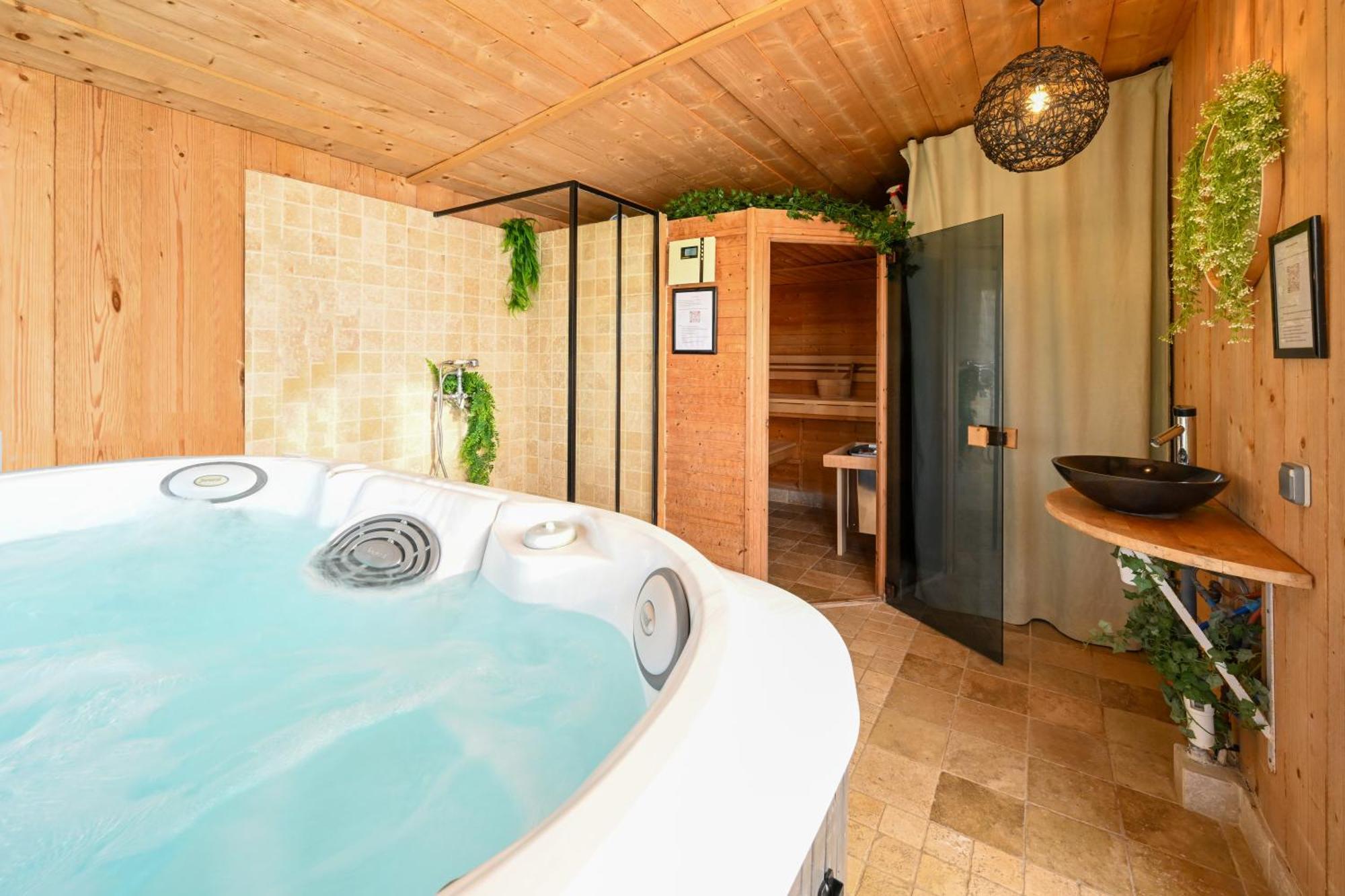 Ker Gana Sauna, Jacuzzi, Poele A Bois Plourin  Εξωτερικό φωτογραφία